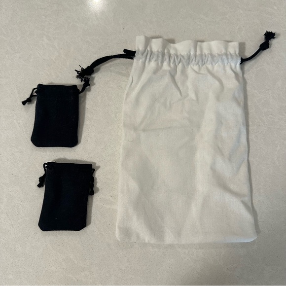 4/$20!! Mejuri Cloth Bags - Picture 2 of 2